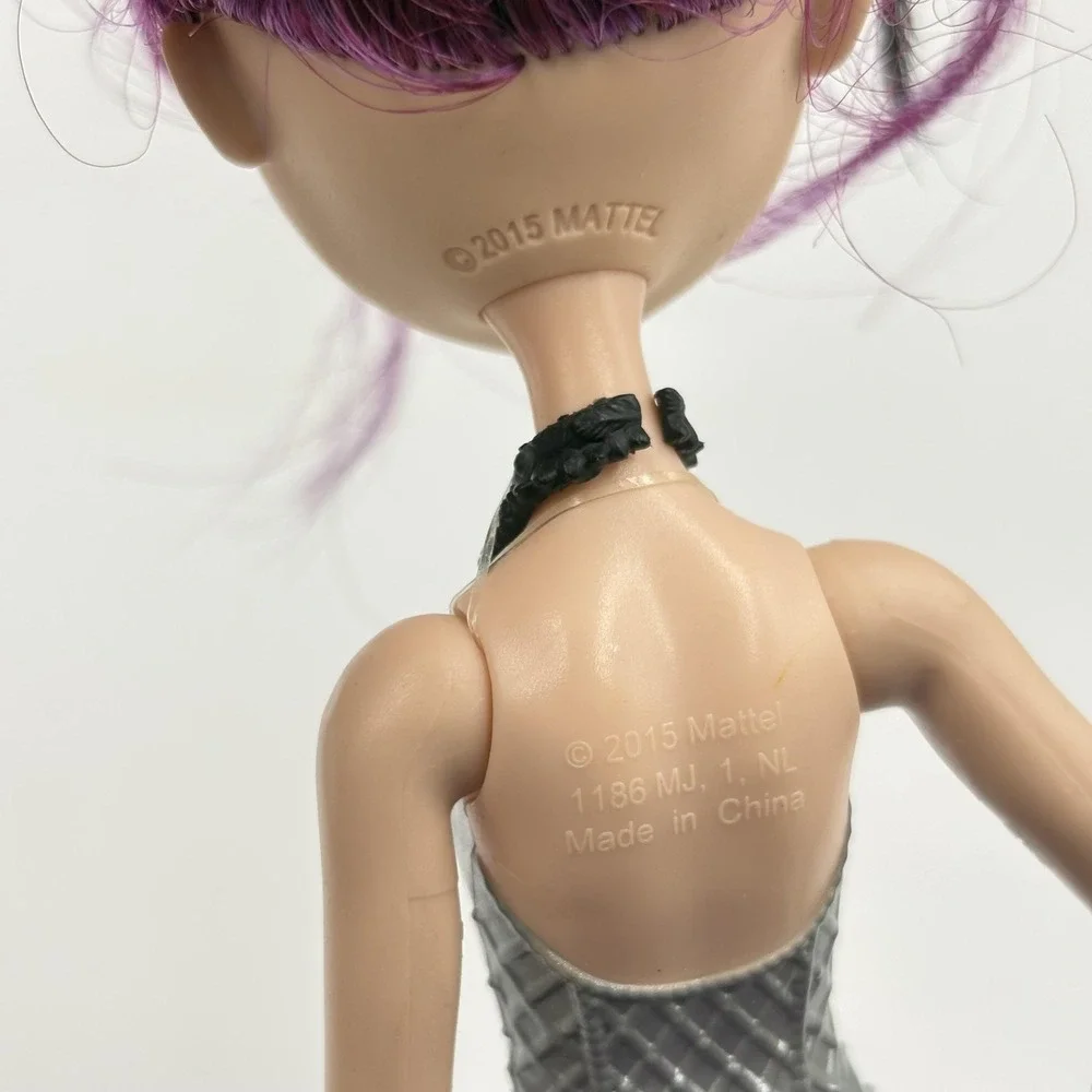 Mattel Ever After High Raven Queen Fashion Doll Purple Hair Silver‎ Dress 2015